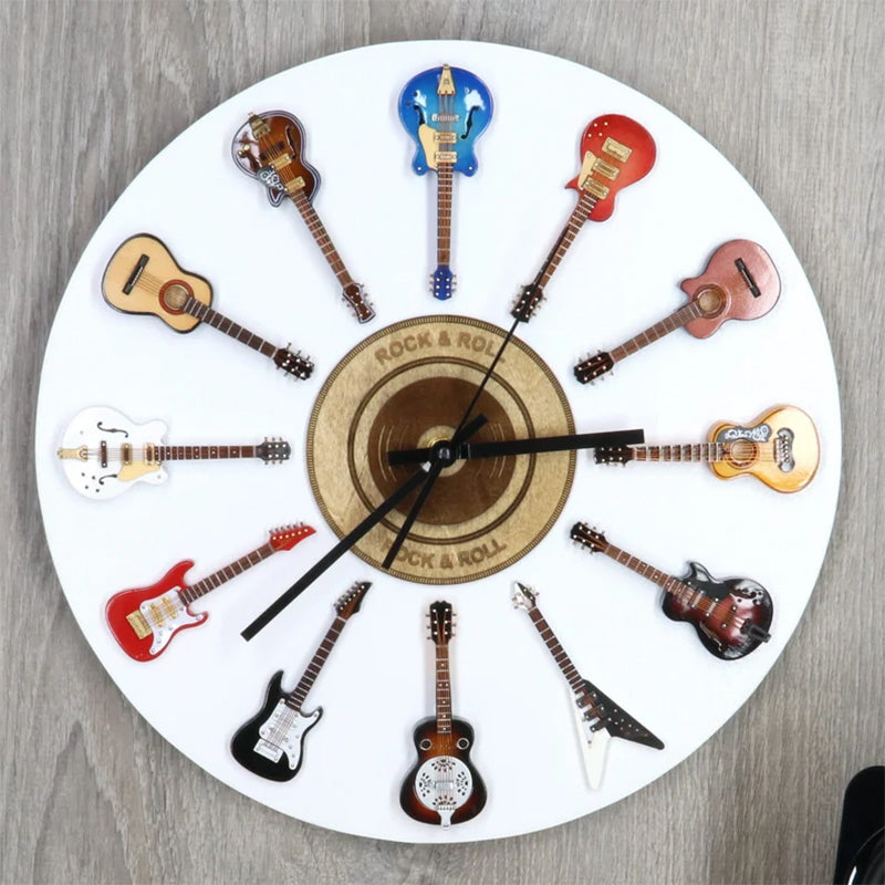 Väggklocka i naturligt trä – Stilren och tidlös design