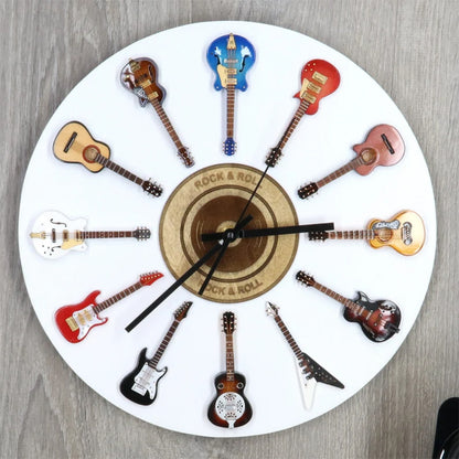 Väggklocka i naturligt trä – Stilren och tidlös design