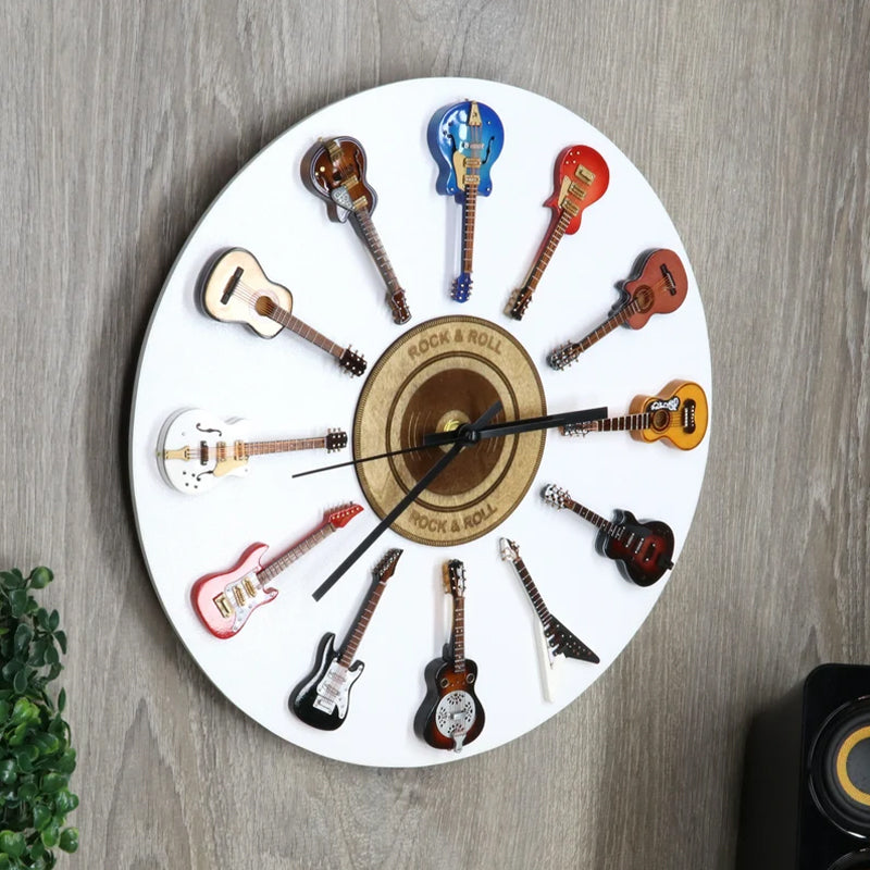 Väggklocka i naturligt trä – Stilren och tidlös design