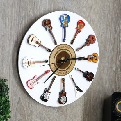 Väggklocka i naturligt trä – Stilren och tidlös design