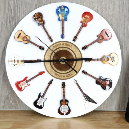 Väggklocka i naturligt trä – Stilren och tidlös design