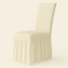 Housse de chaise avec détail de jupe – Parfaite pour les mariages, les fêtes et la décoration intérieure.