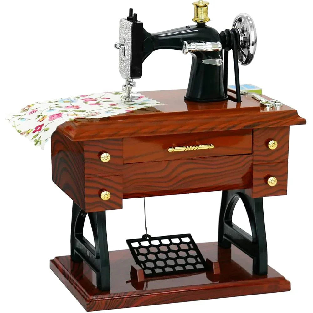 Nostalgia Symaskin Speldosa - Stel je de vreugde voor van het ontvangen van zo'n uniek en attent cadeau!